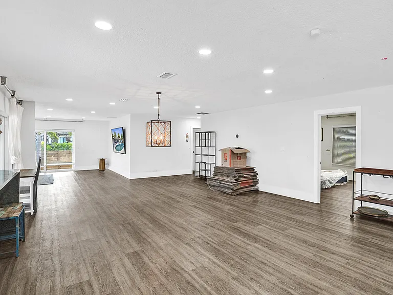 343 Layne Blvd — Photo 7