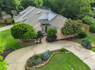 844 Woodridge Dr, Fort Worth, TX 76120