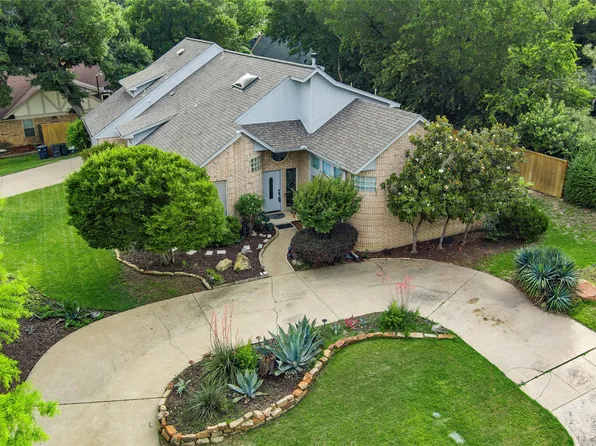 844 Woodridge Dr, Fort Worth, TX 76120