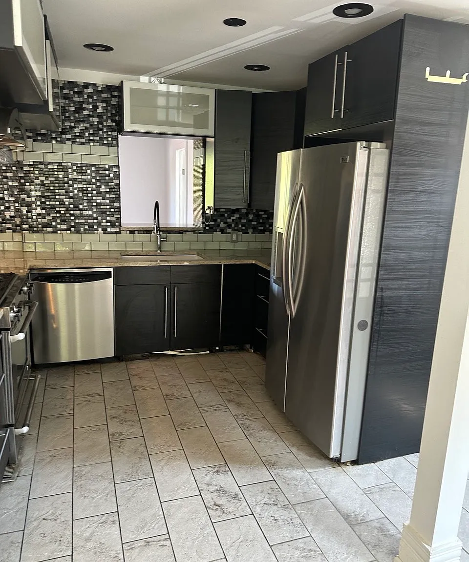5 bed, 1800 sqft, $2,950 — Photo 3