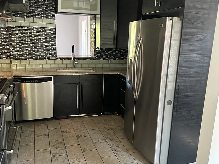 1123 Newberry Ave — Photo 3