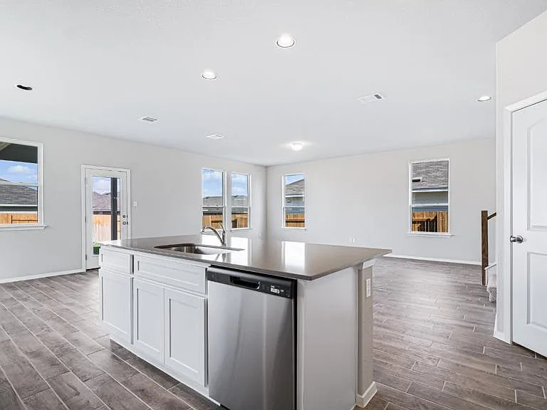 208 Stein Rd — Photo 12