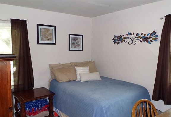 5th image of 100 Meadowlark Ln