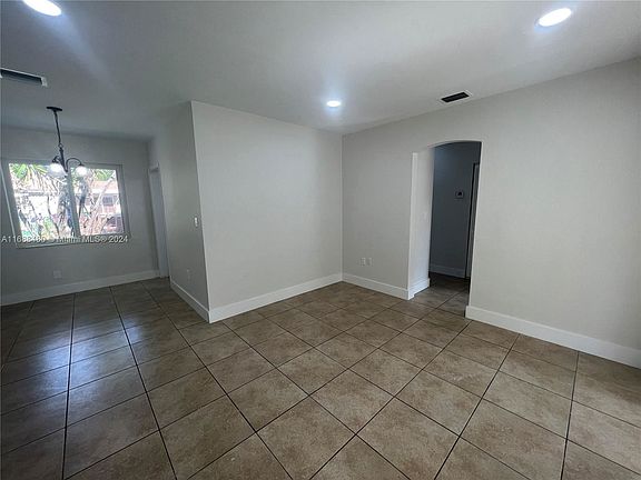 2nd image of 27 NE 5th Ave