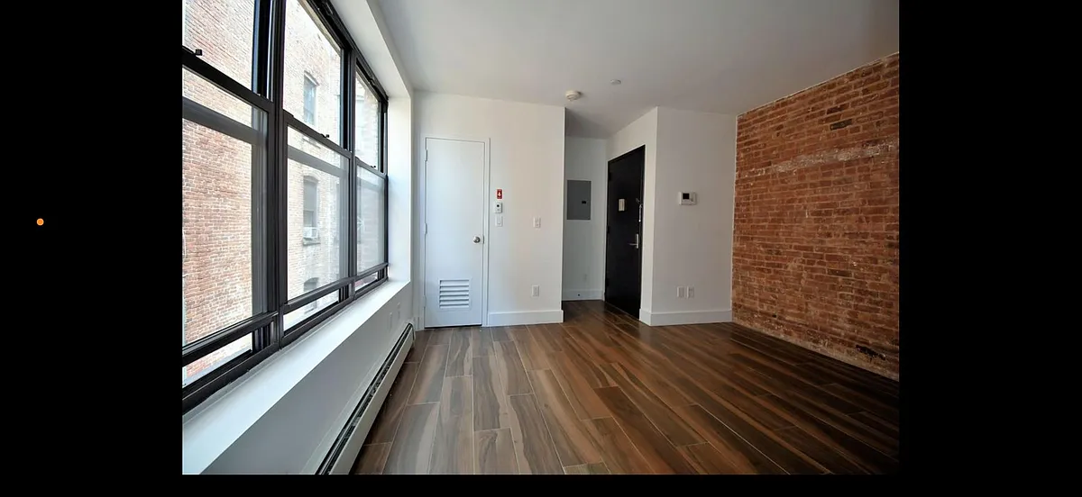 Building Photo - 1019 Southern Blvd #5