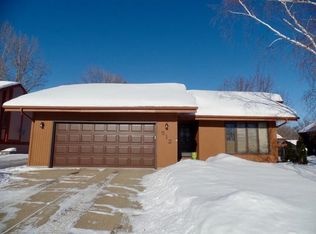 512 E Wachter Ave, Bismarck, ND 58504
