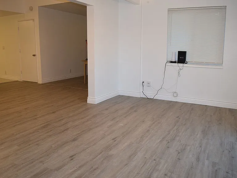2586 S Whitney Blvd — Photo 3