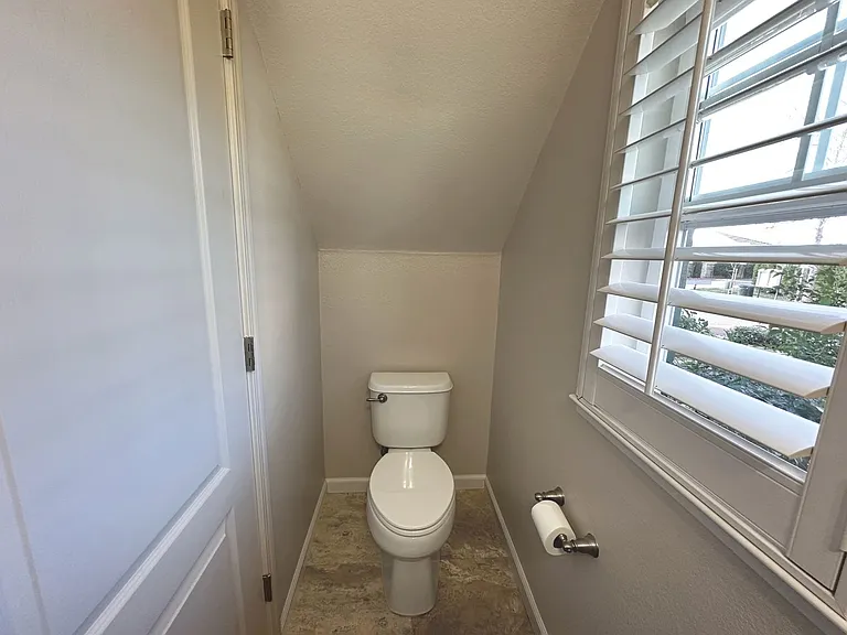 6104 Rockport Ln — Photo 10