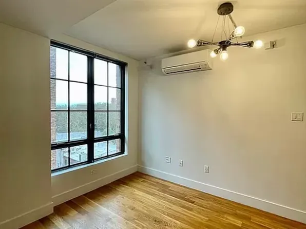 22 Ford Street image 11 of 25