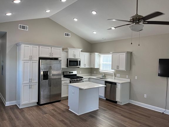 4th image of 313 E De Soto St