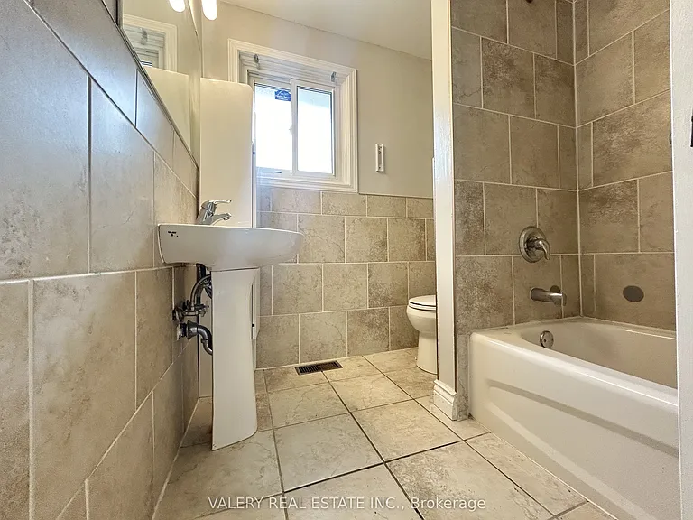 63 Paperbirch Cres #A — Photo 15