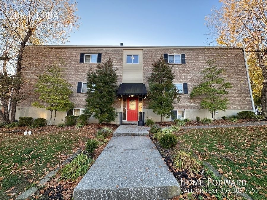 1st image of 164 Lakeshore Dr APT 1