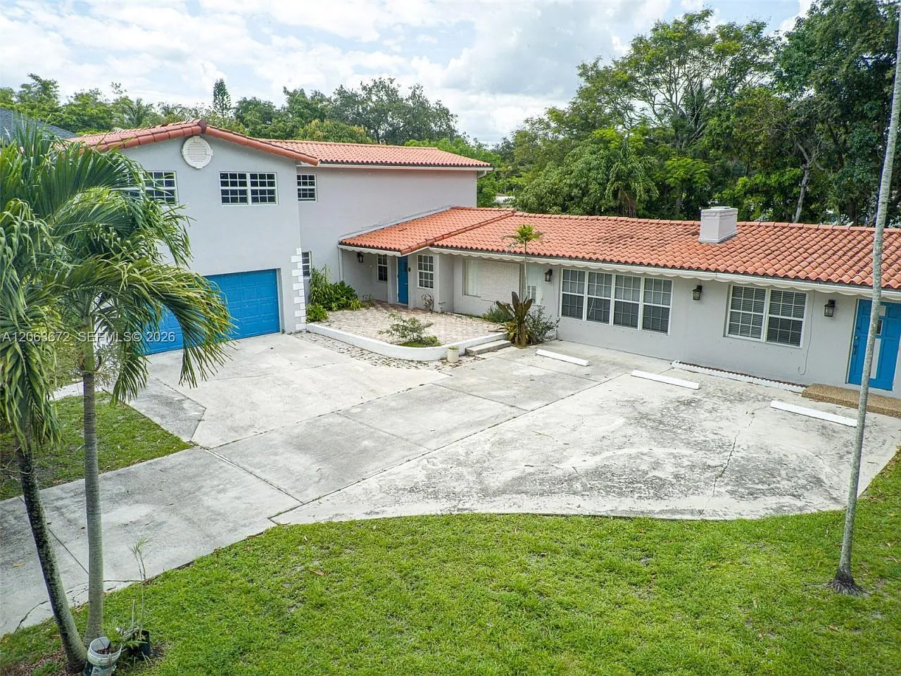 3 bed, 2.0 bath, 3687 sqft, $3,950 — Photo 3
