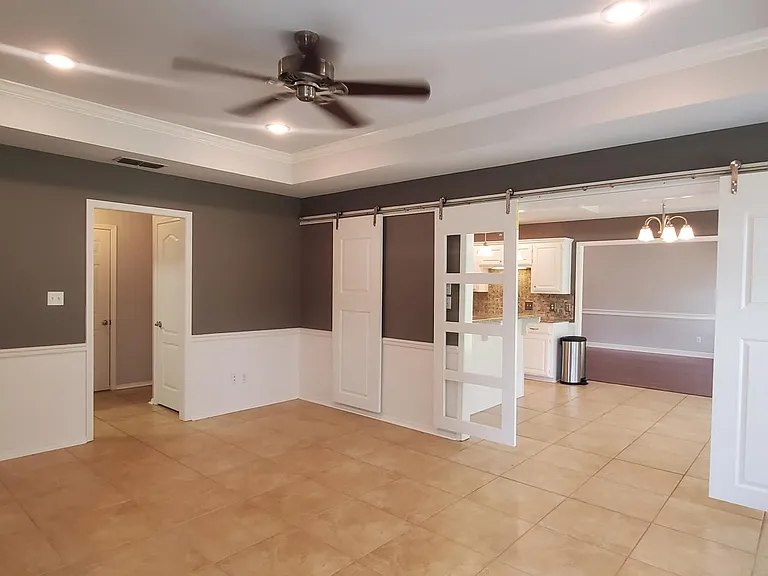 18257 Springmill Ct — Photo 9