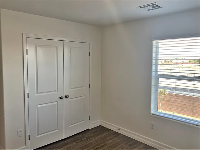 5872 Petronius St — Photo 12