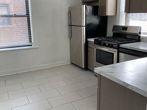 5th image of 705 W Oakdale Ave #A