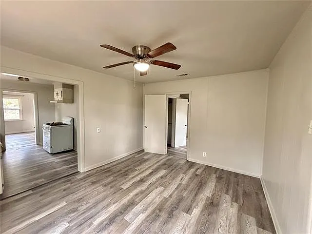 115 Rosewood Dr — Photo 2