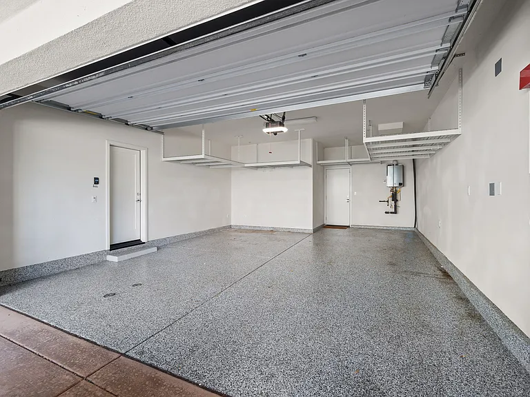 16205 Camden Cir — Photo 48