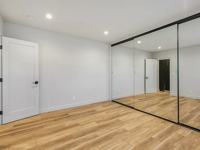 1917 Montrose St #15 — Photo 9