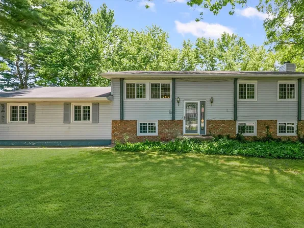 12126 Maple Hill Dr, Farmer City, IL 61842