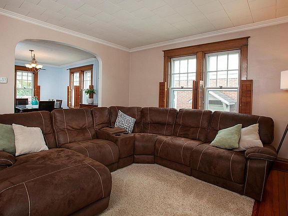 Make yourself comfortable on the recliners in the living room while enjoying Netflix and Hulu on the 50" flat screen TV.