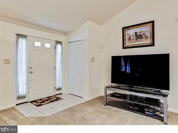 3rd image of 404 N Carolina Trl
