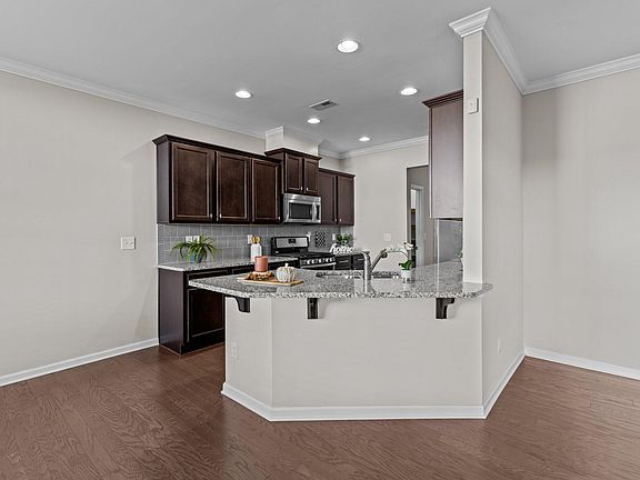 5th image of 111 Navan Glass Dr