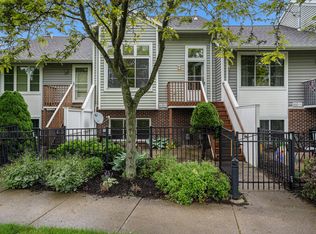 302 Crossings Ct, Holland, MI 49424