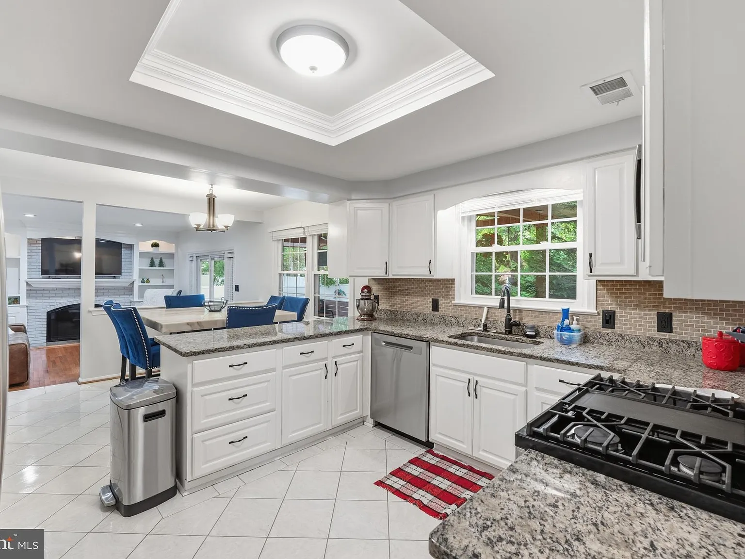 5 bed, 3.5 bath, 3411 sqft, $6,350 — Photo 4