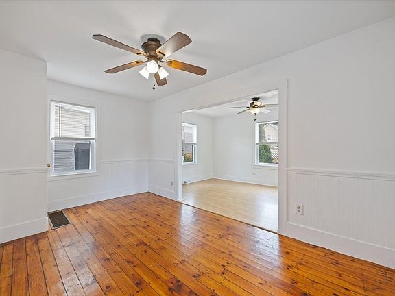 5th image of 90 Middlesex St