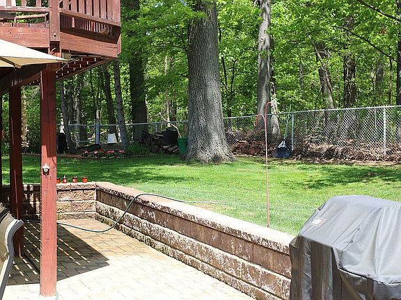 3rd image of 6 Hollis Ct