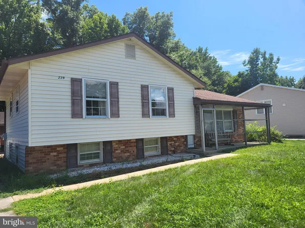 239 Oakfield Dr, Newark, DE 19713