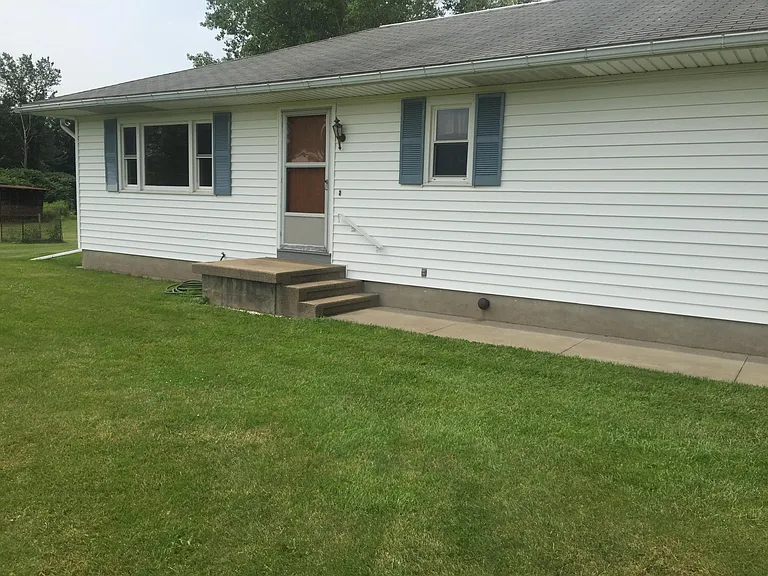 8110 Halsey Rd — Photo 2