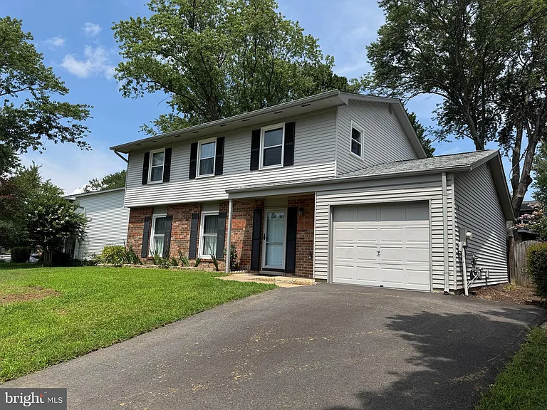1717 Fallsway Dr — Photo 1