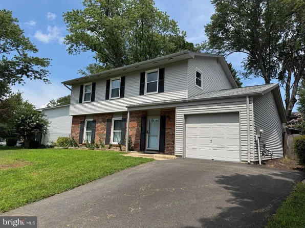 1717 Fallsway Dr, Crofton, MD 21114