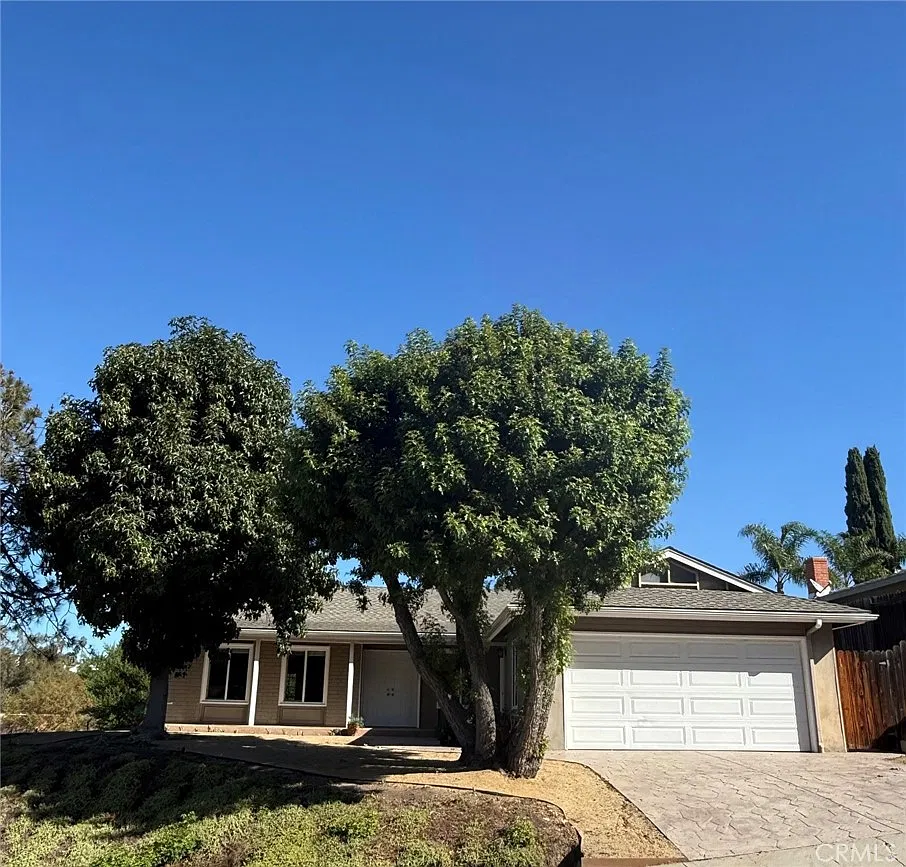 3 bed, 1344 sqft, $4,750 — Photo 1