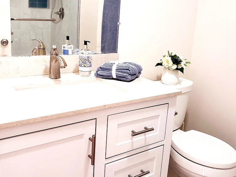 6050 Canterbury Dr #F — Photo 21