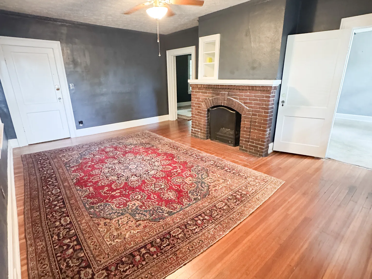 Charming Upstairs 2BR/1BA Historic duplex in Uptown Columbus — Photo 2