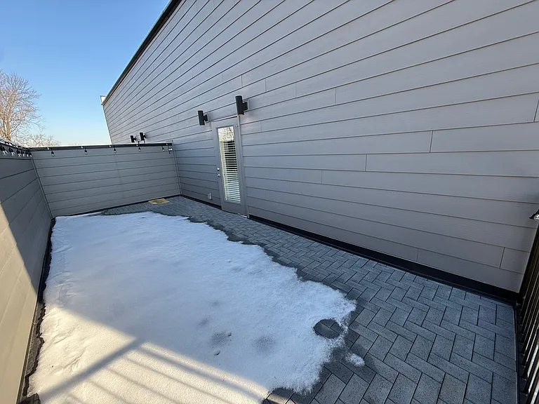 1601 E Main St — Photo 28