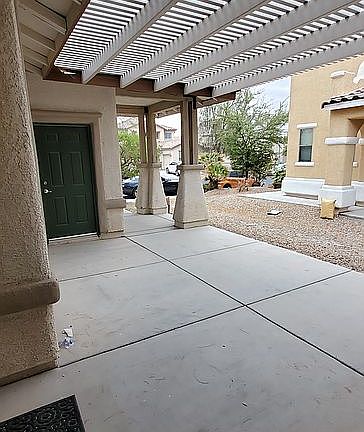Covered front porch/patio
