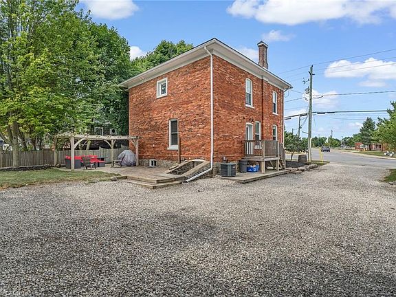 3rd image of 303 Canborough St