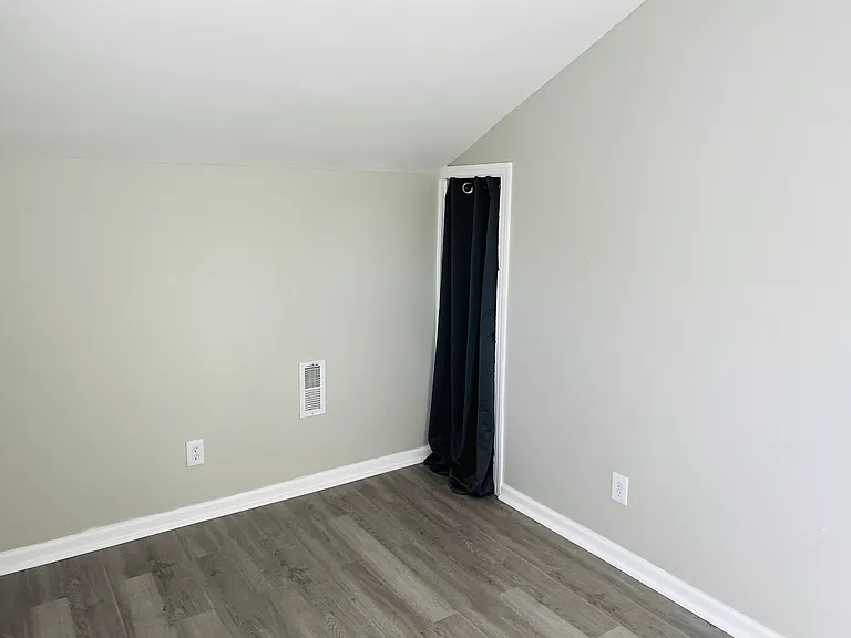 326 S 43rd St — Photo 24