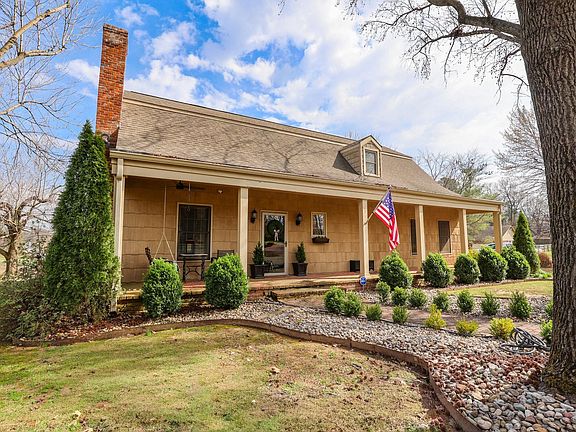 2nd image of 2074 Natchez Ln