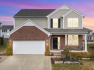57662 Village Dr, New Hudson, MI