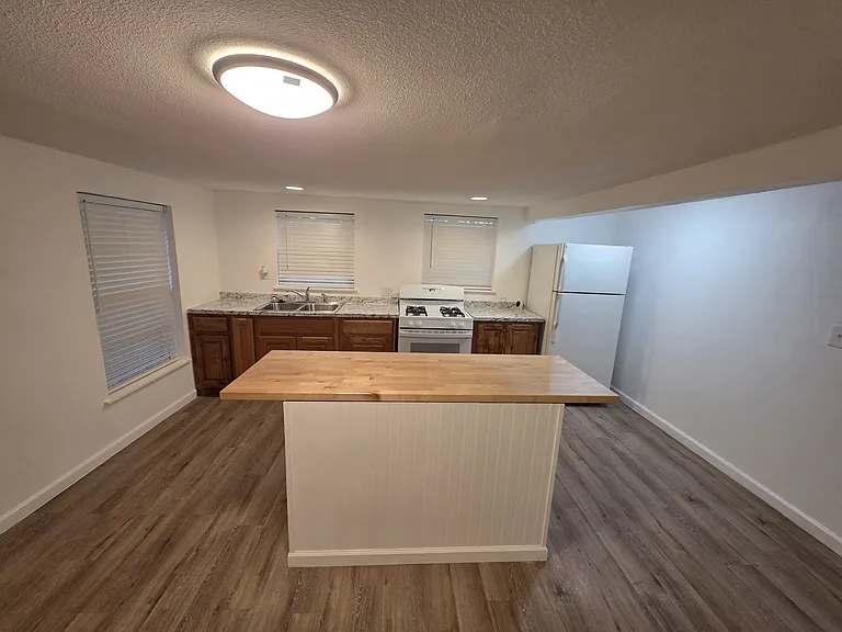 1305 N Calhoun St — Photo 3