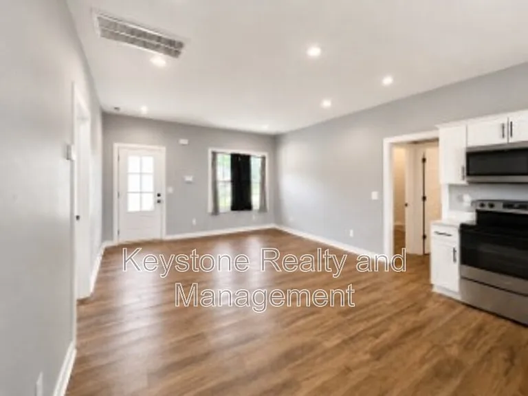 605 Colonette Dr — Photo 2