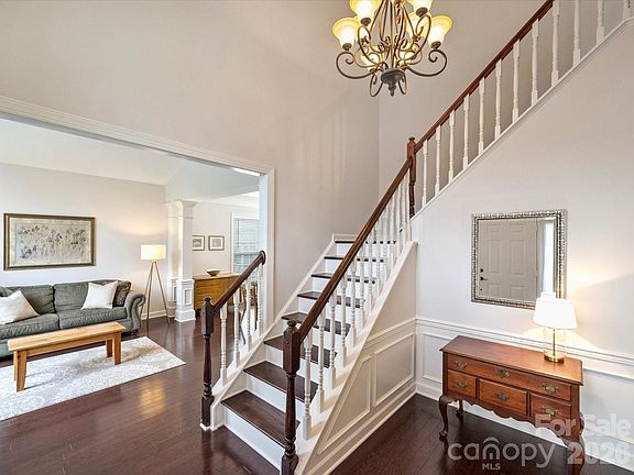 4th image of 9822 Zackery Ave