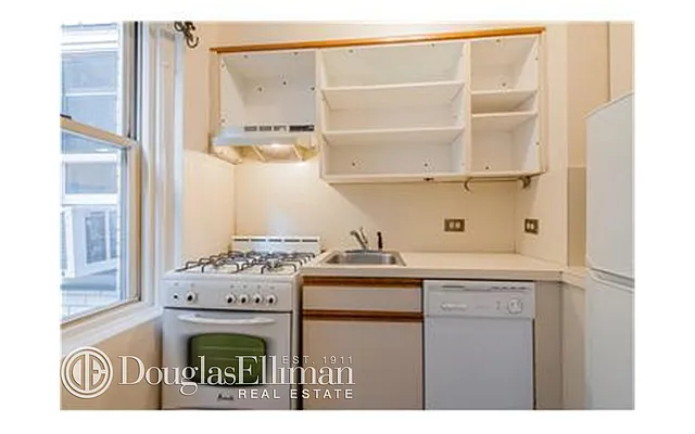 Rented by Douglas Elliman | media 10