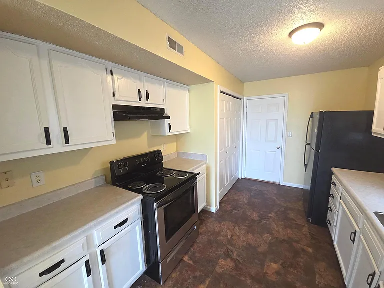 4320 Village Bend Ln — Photo 9