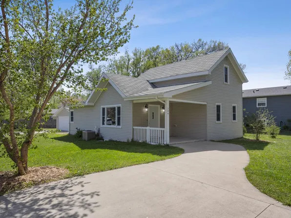 744 4th St S, Casselton, ND 58012